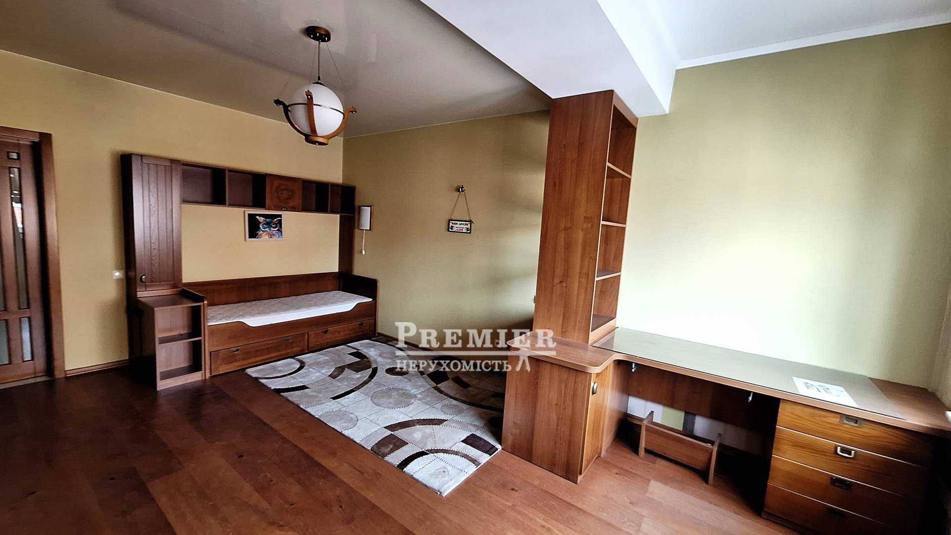 Продам 3-кімнатну квартиру 107 м.кв. з гарним ремонтом.