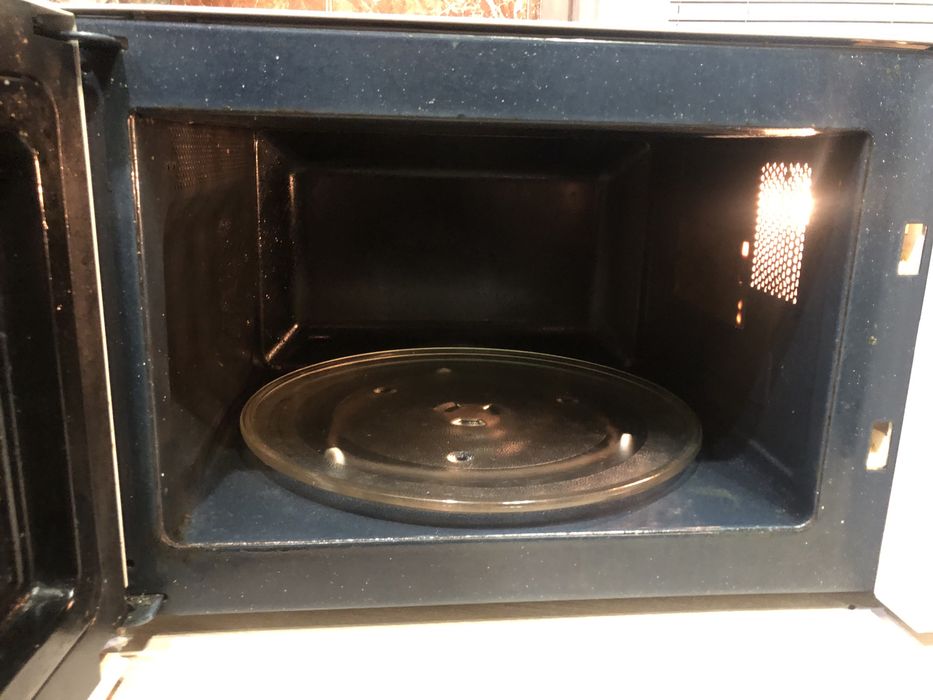 Продам мікрохвильова піч Samsung ME81KRW-1/BW