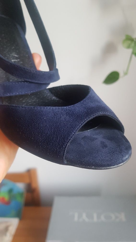 Buty na obcasie marki Kotyl 35