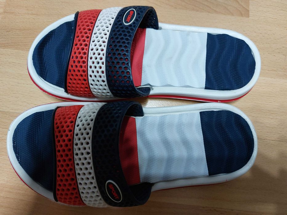 Klapki chłopięce, basenowe, buty, rozmiar 34, długość klapka-20,4 cm