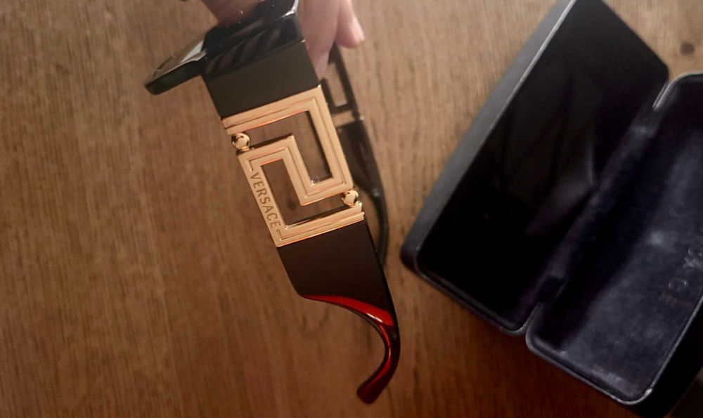 Óculos de Sol Versace – Detalhe Dourado – Excelente Estado