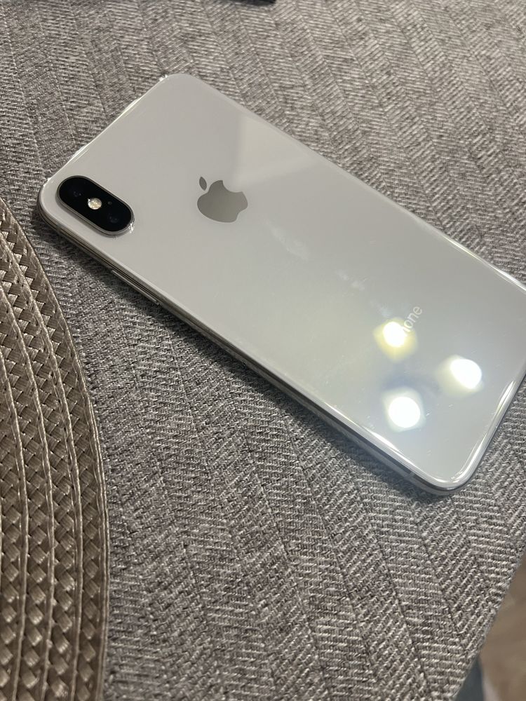 iPhone X на 64 Гб