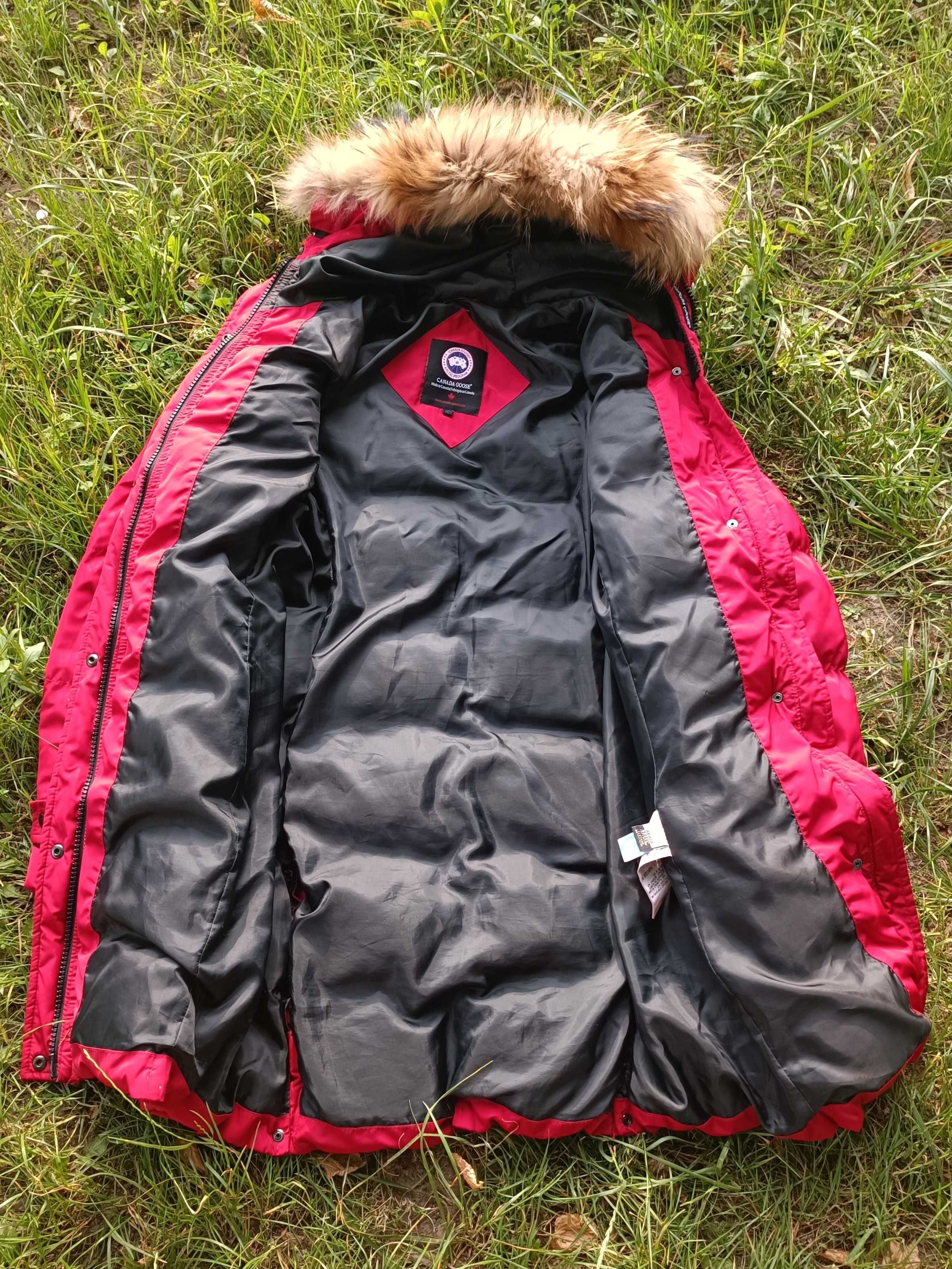 ЖІночий теплий пуховик Canada Goose