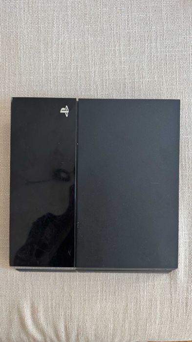 Vendo Playstation 4 c/comandos - Negociável