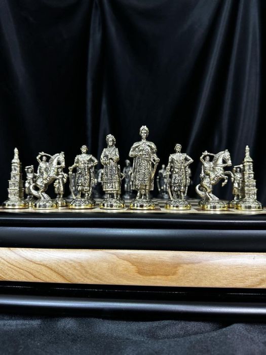 Шахматы с бронзовыми фигурками Козаки 43х43 см
