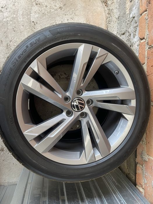 VW Tiguan  II R-Line lift 5NA601025 AG Felga 8.5X19 ET38