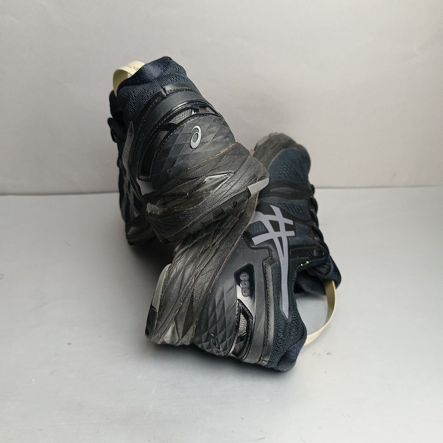 Asics Gel Kayano 23 sportowe męskie r. 44 lekkie!