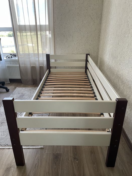 Продам ліжко підліткове 90*200