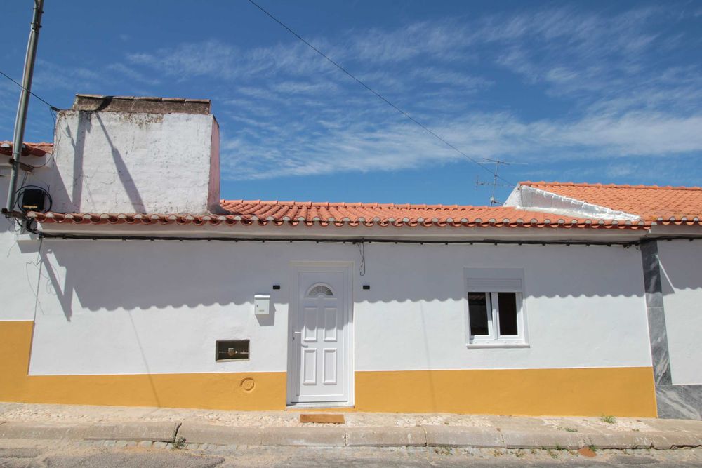 Moradia em Sousel, Renovada e Pronta a Habitar