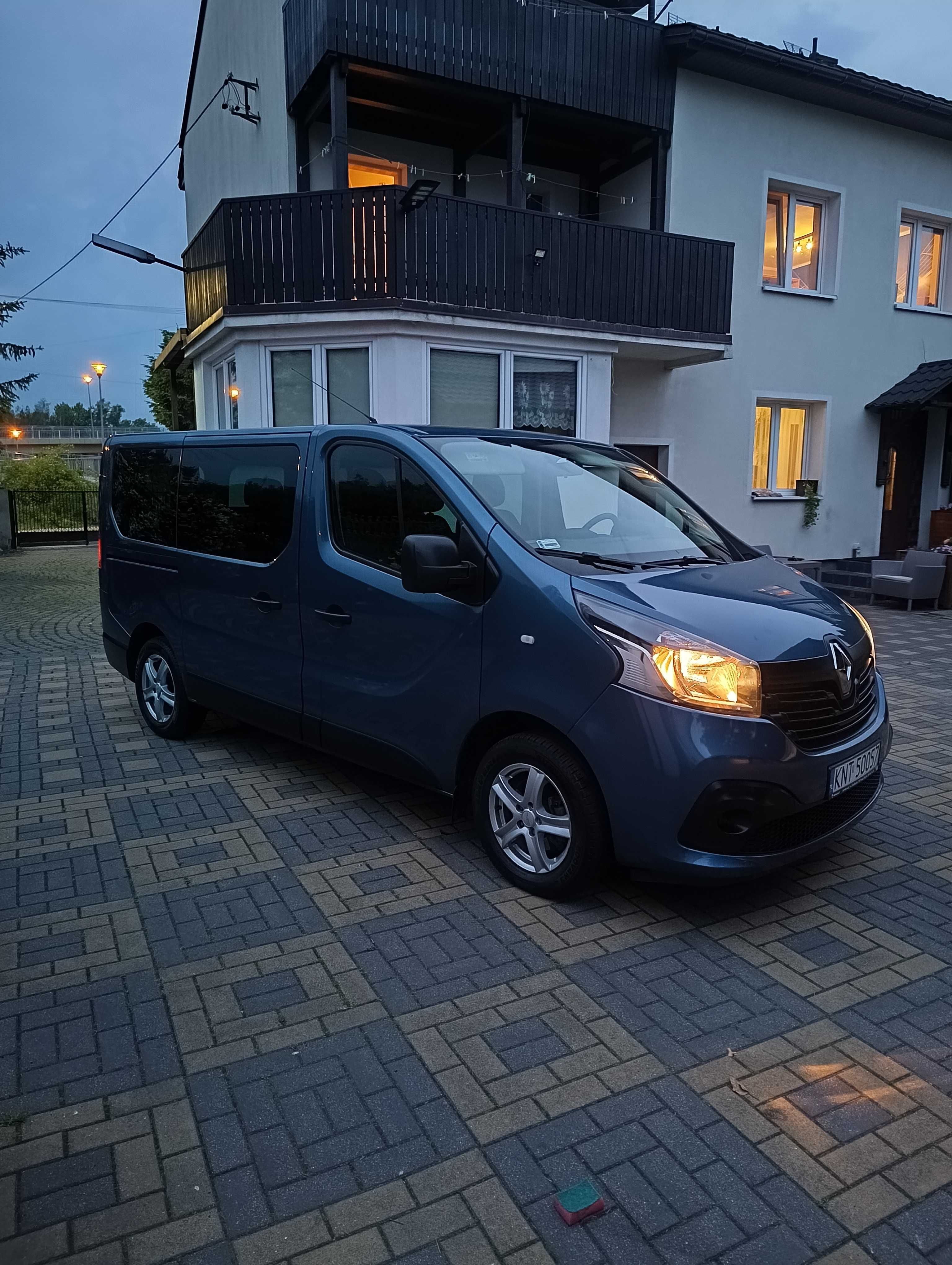 Renault Trafic 9 osób kamper 1 właściciel od nowości 122000km !!!