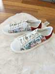 Buty sportowe Guess r. 40 25 cm biale wiazane w kwiaty biala podeszwa