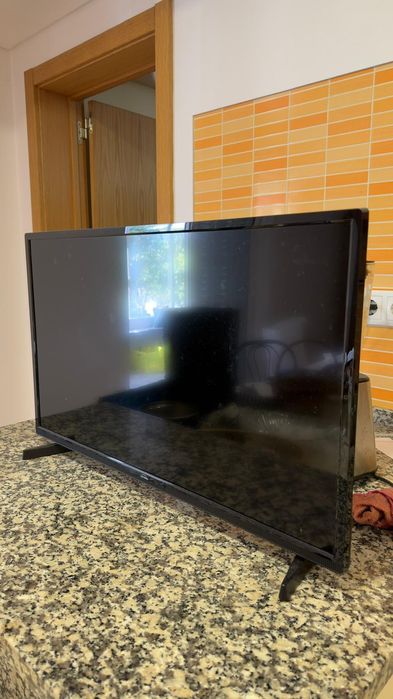 TV LCD 32" 1 ano