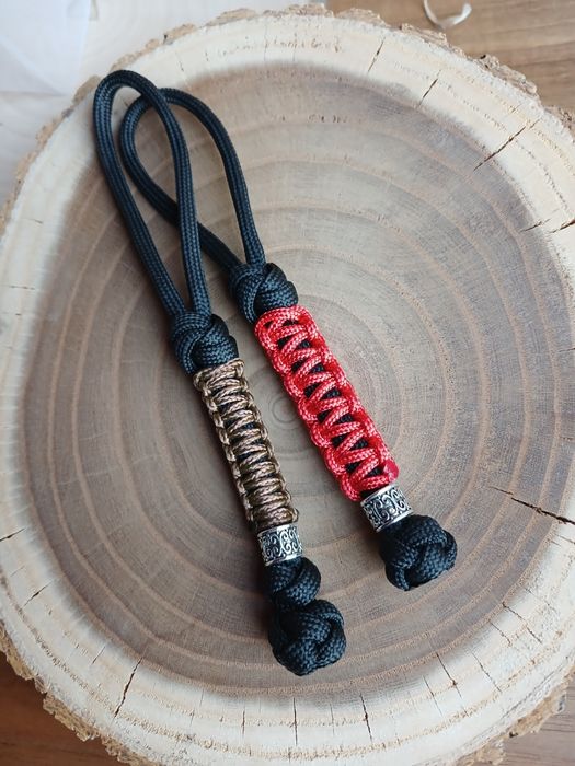 Темляк с бусинами , брелок из паракорда