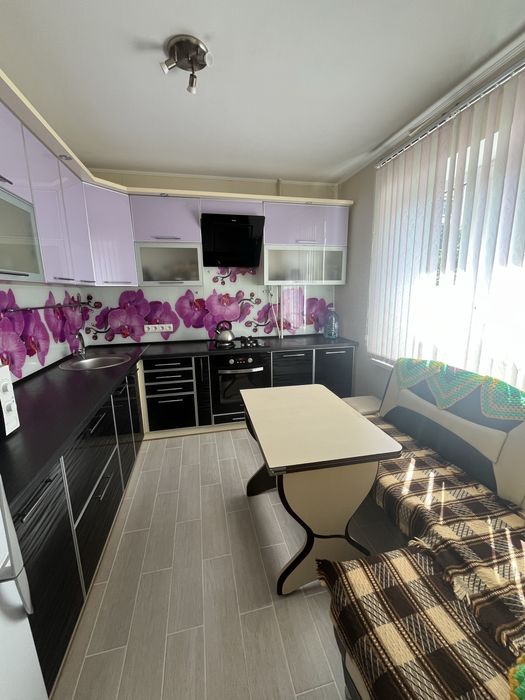 Продам 3 кімнатну квартиру по вул. Незалежності