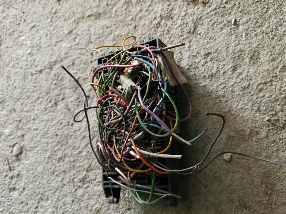 FSO POLONEZ 1.6 BENZYNA  skrzynka bezpieczników