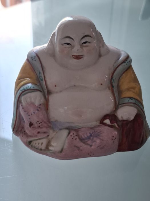 Estatueta de buda sorridente em porcelana Japonesa Macau
