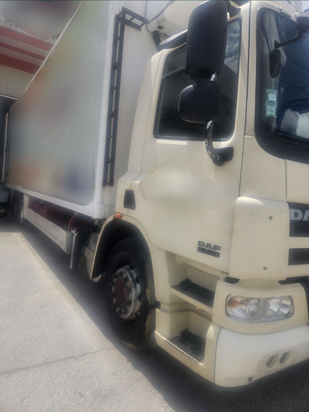 Vende-se Camião Frigorífico DAF XF 105.460 com Motor Thermo Kin