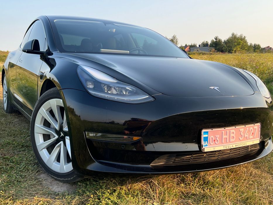 Автомобіль Tesla