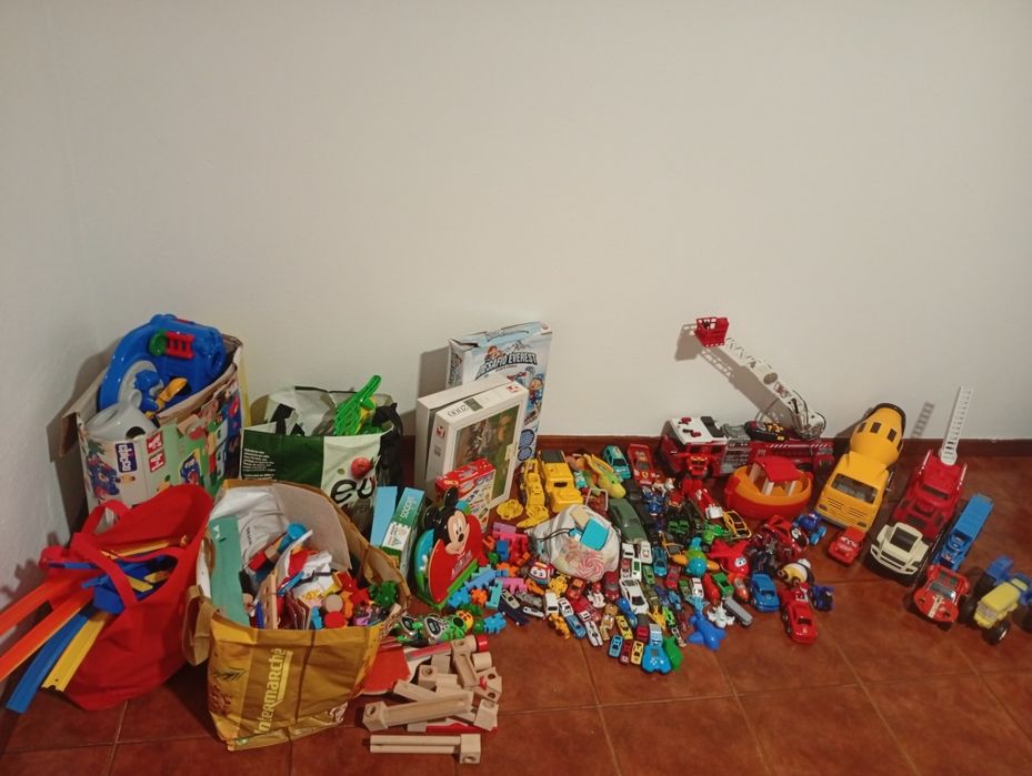 Brinquedos diversos - Entrego/Envio