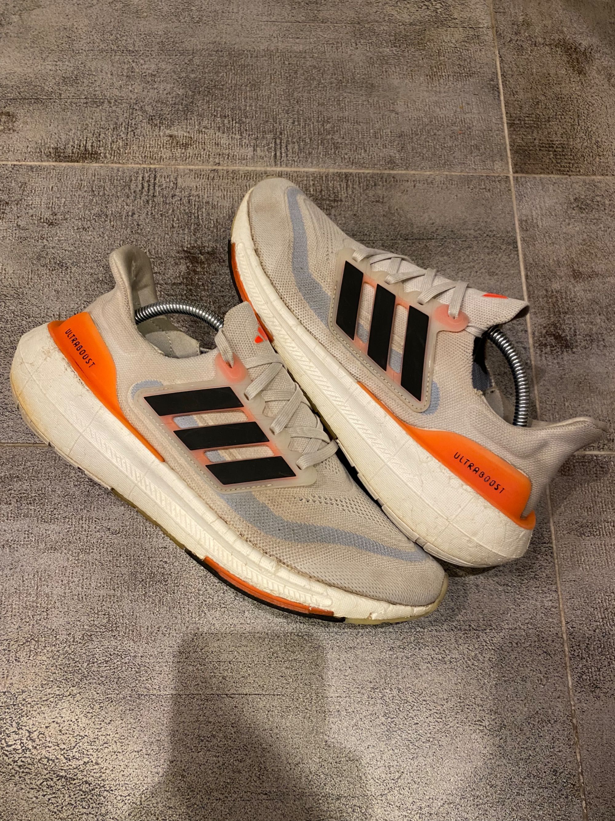 Adidasy 43 r 28 cm Light Boost buty sportowe do biegania Ultra białe