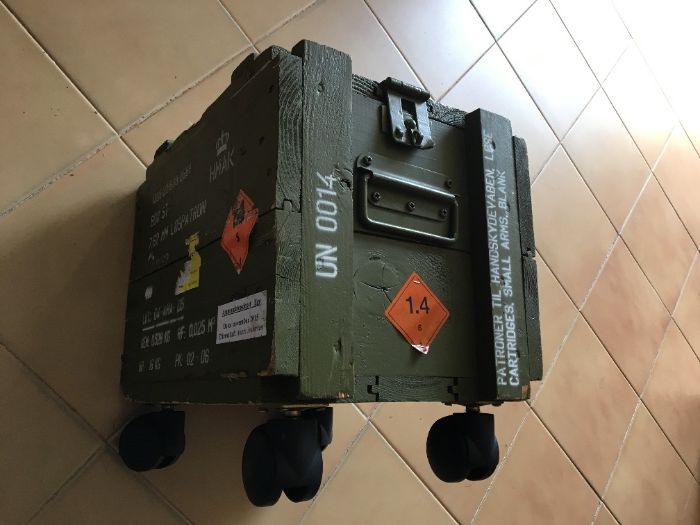 Caixa de Munições de Madeira ( ctt incluído)