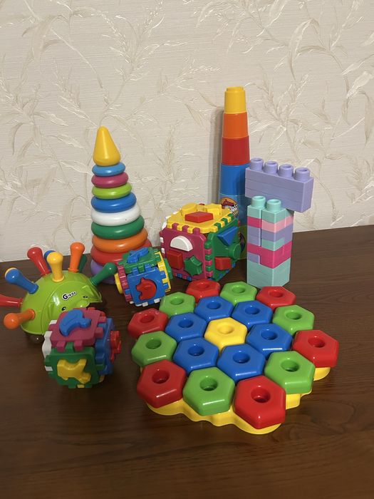 Продам набір розвиваючих іграшок