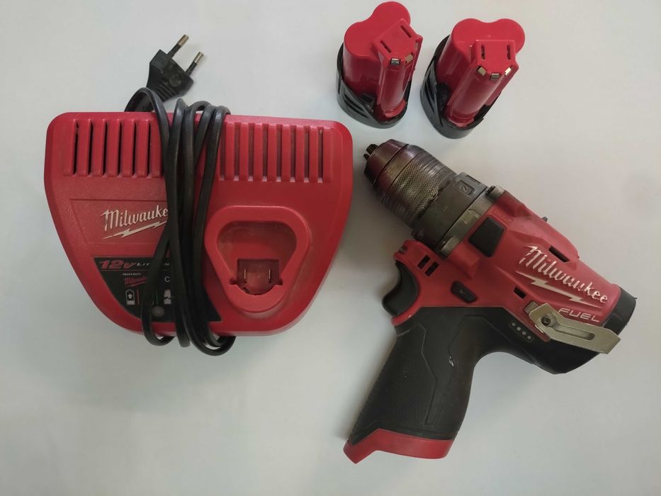 Wiertarko-wkrętarka Milwaukee 12V FPD 2x3,0Ah uszkodzona