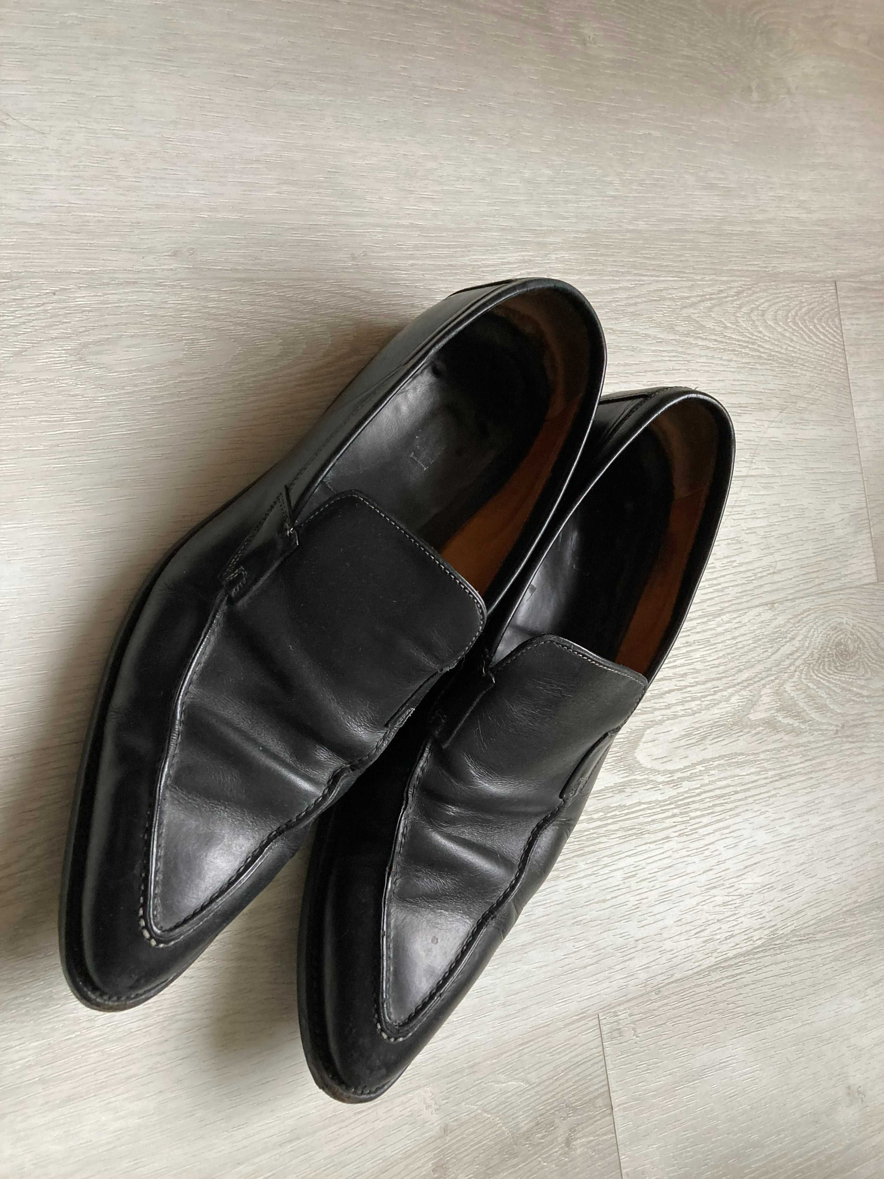 sapatos em pele pretos pollini - 42