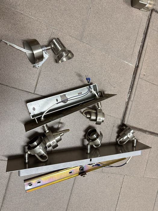 Candeeiros de tecto para focos