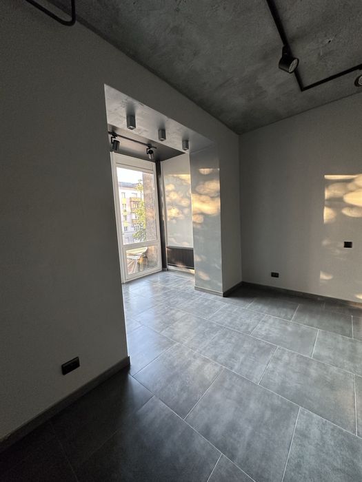 Комерційне приміщення з постійним елекропостачанням