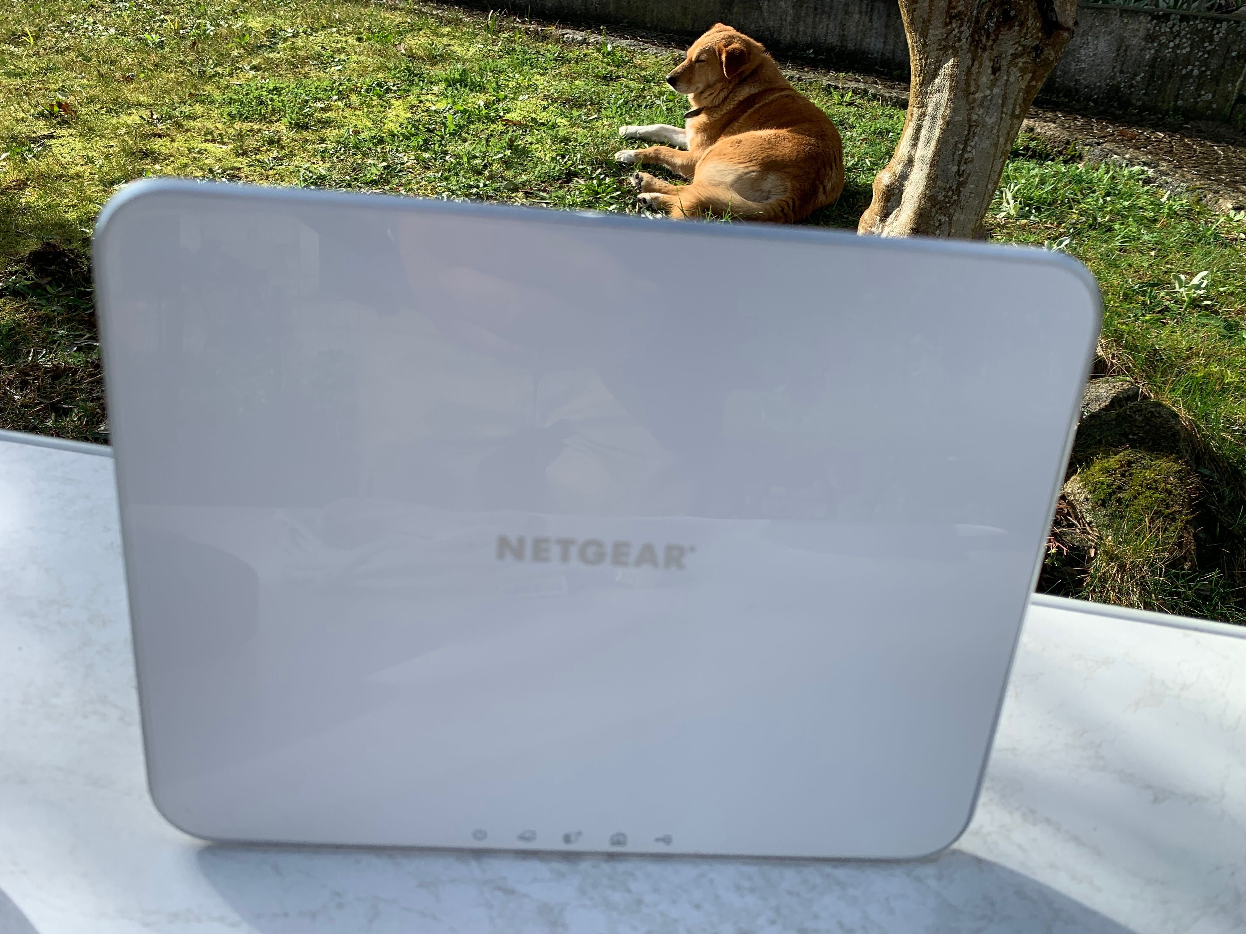 Câmaras de vigilância Arlo com router
