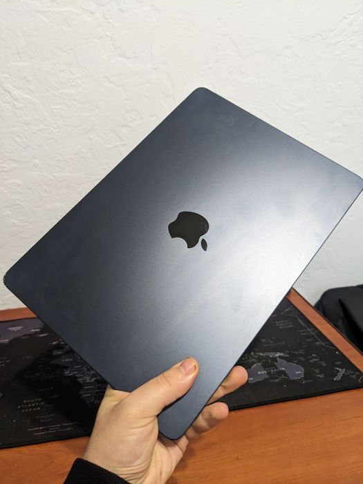 Продам MacBook Air M2 8/256 Midnight 2022