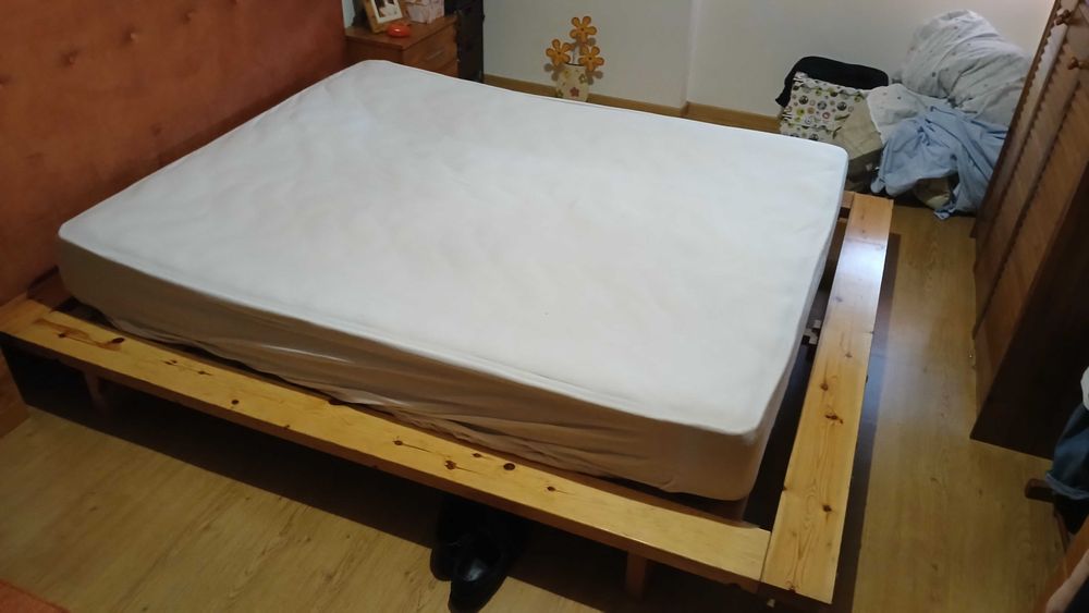 Cama / Estrado de pinho tamanho King