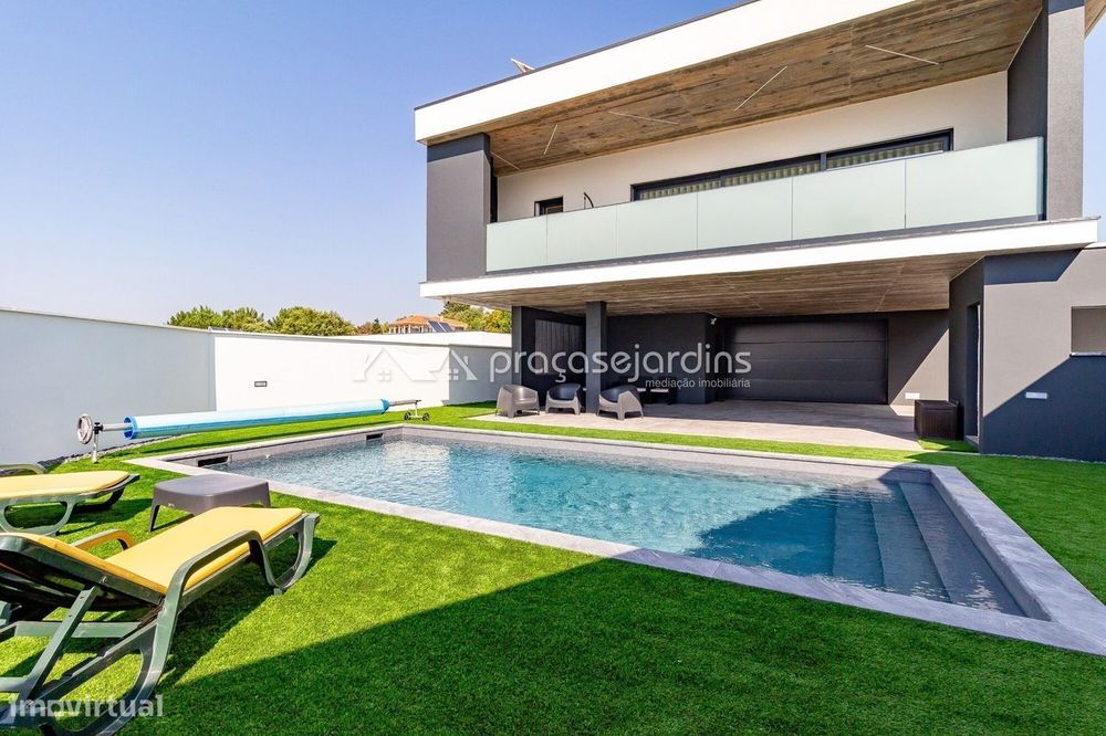 Moradia T3+ 1 de luxo com piscina e vistas deslumbrantes – Vidigal,...