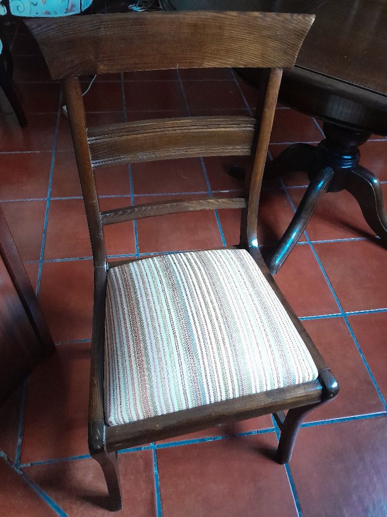 Mesa de sala de jantar e 6 cadeiras