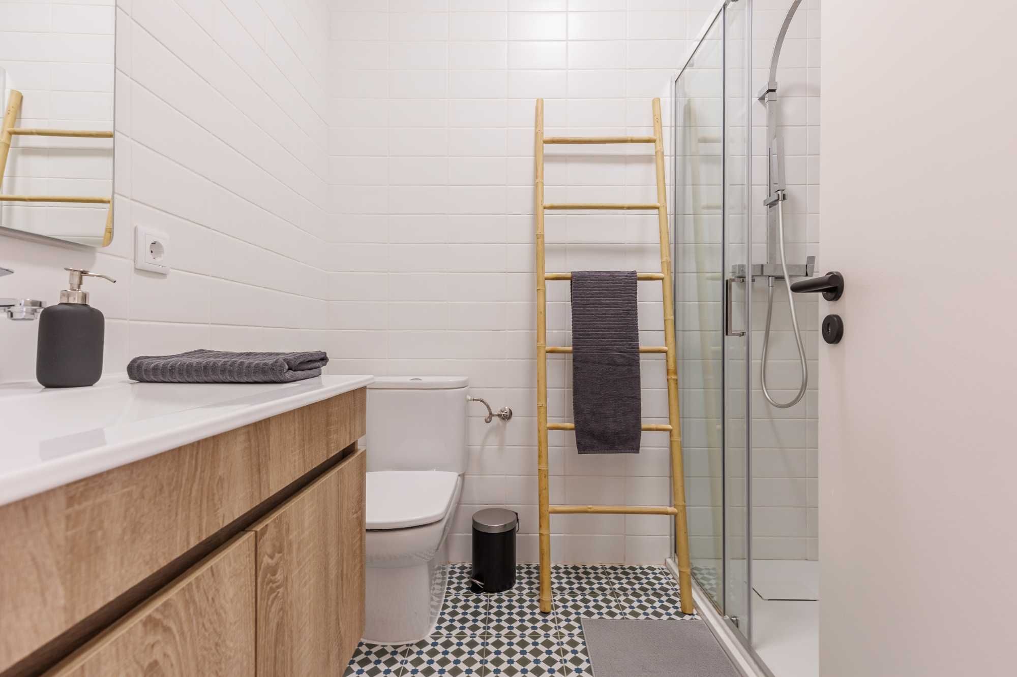 Apartamento com 2 quartos e varanda