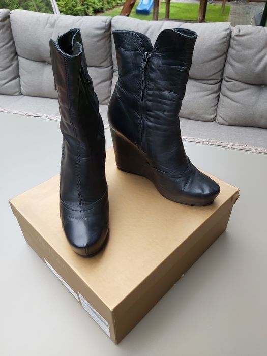 Uzywane czarne botki koturny Venezia r. 39