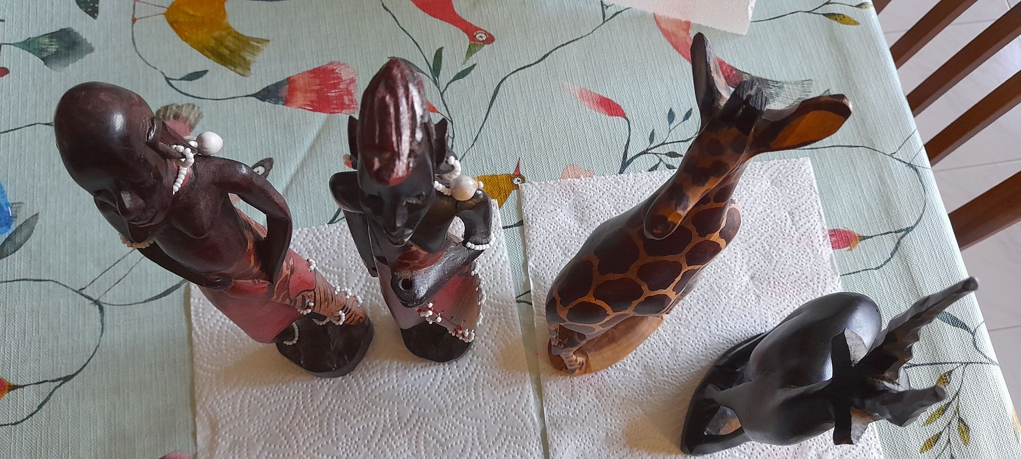 Conjunto de 4 figuras em madeira