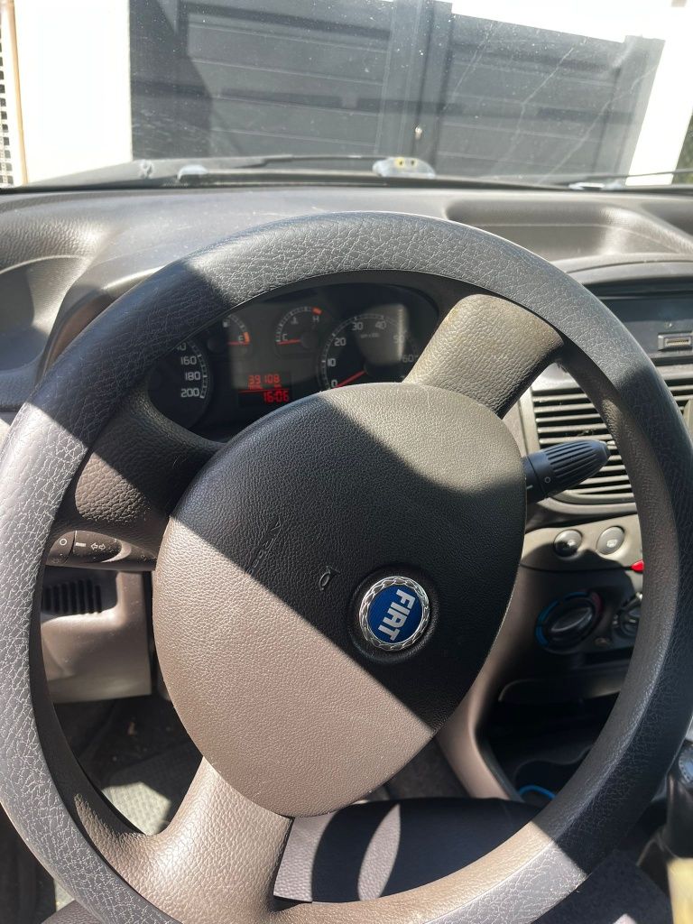 Fiat Punto MultiJet 1.3 (2005) – 2 Lugares – Económico