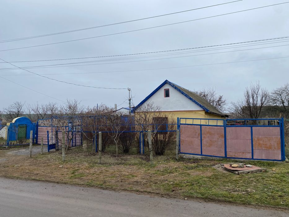 Продаж будинку за три кілометри від моря