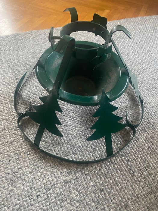 Metalowy stojak na choinkę
