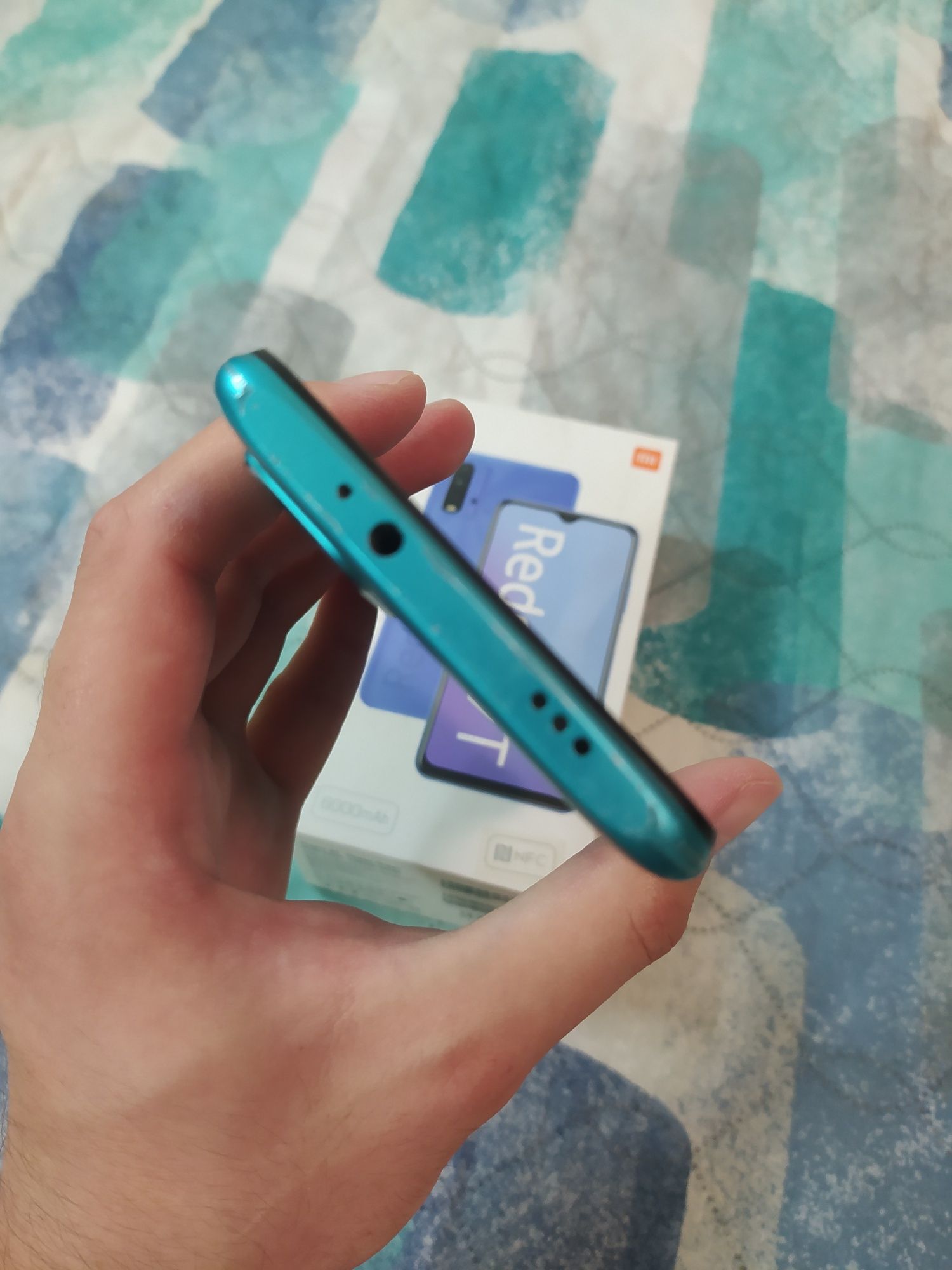 Крутий смартфон Xiaomi Redmi 9T 4/128GB в гарному стані