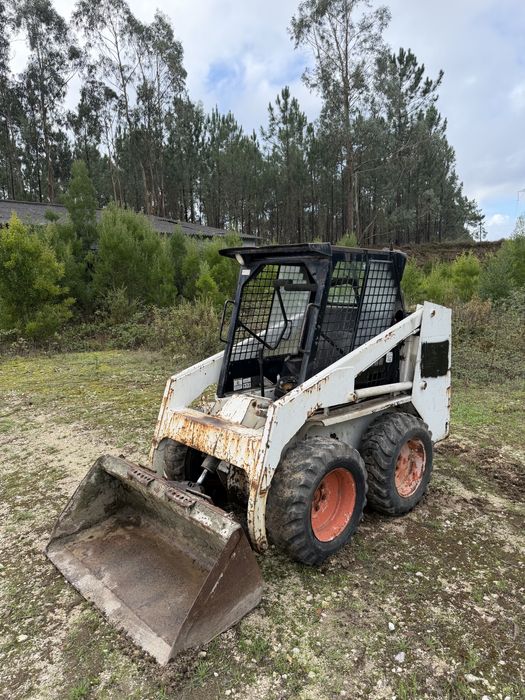 Bobcat a trabalhar bem