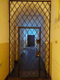 Krata stalowa antywłamaniowa z drzwiami 300cm X 160 cm