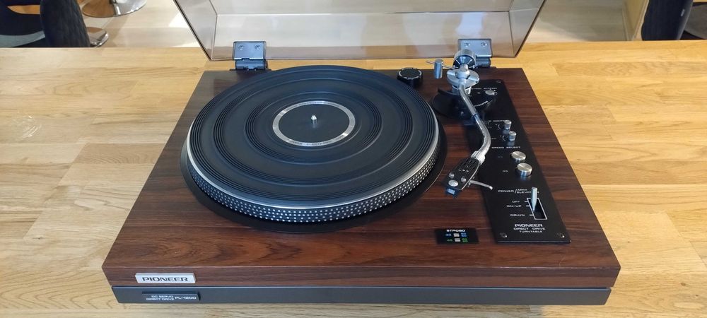 Gramofon Pioneer PL 1200