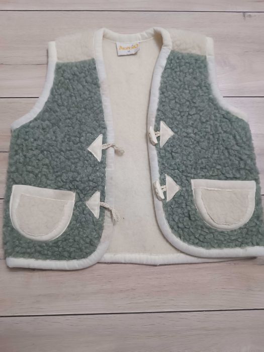 Дитяча жилетка вовняна тепла