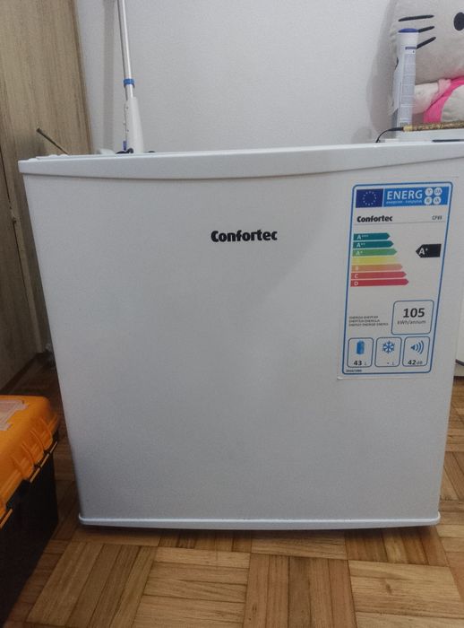 Mini frigorífico/geladeira confortec novo
