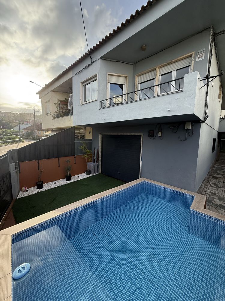 Moradia, sotao, loja, garagem, cave