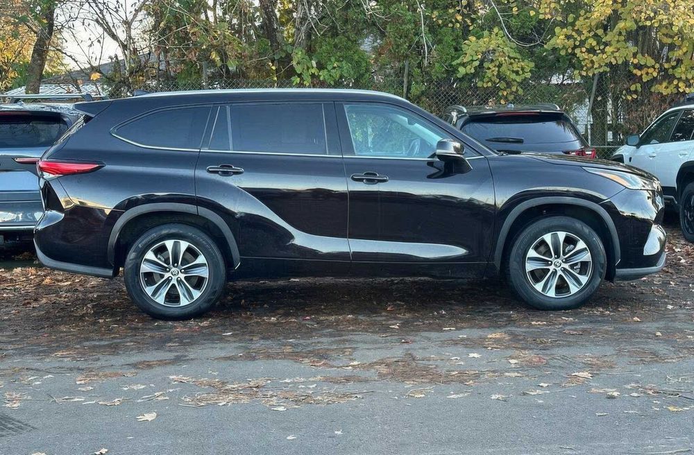Toyota Highlander XLE      2021