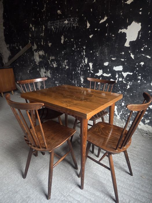 Stół i krzesła Ton thonet zestaw Czechosłowacja vintage design